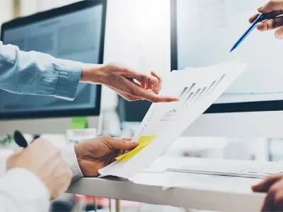 Postio{0}}s Gweithiwr Glanweithdra: Nid Swydd Hawdd yw Ysgubo'r Llawr