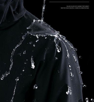 Mae Côt Lawn Myfyriol yn Cyfuno Arddull a Diogelwch